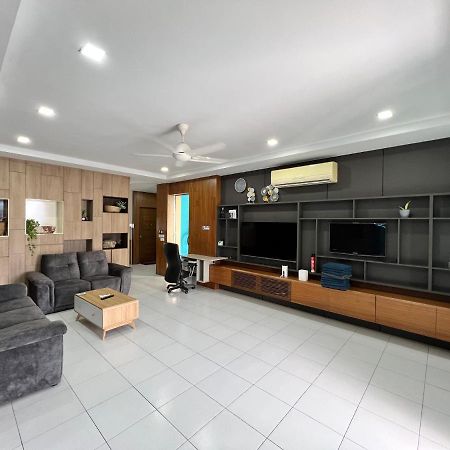 فيلا D Niice Garden View With Private Pool Bukit Indah, جوهر بهرو المظهر الخارجي الصورة