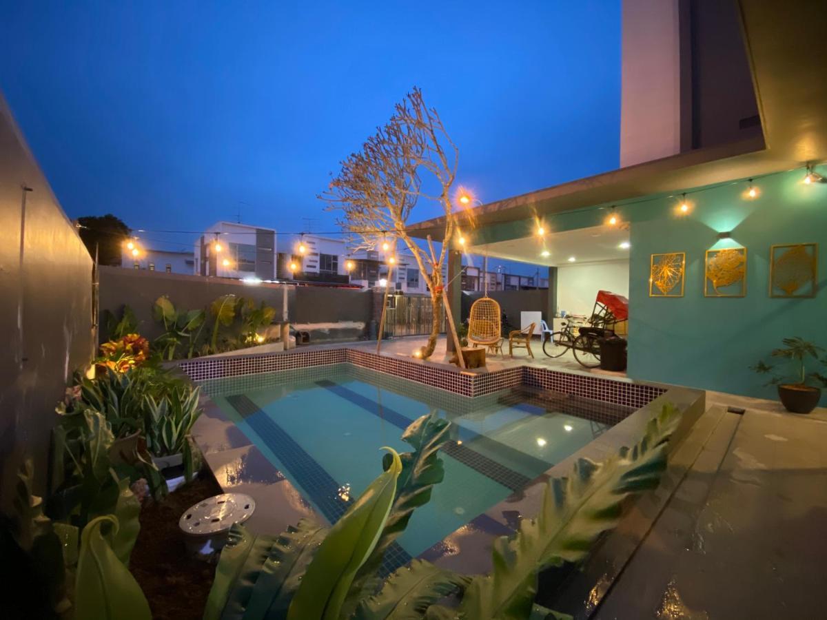 فيلا D Niice Garden View With Private Pool Bukit Indah, جوهر بهرو المظهر الخارجي الصورة