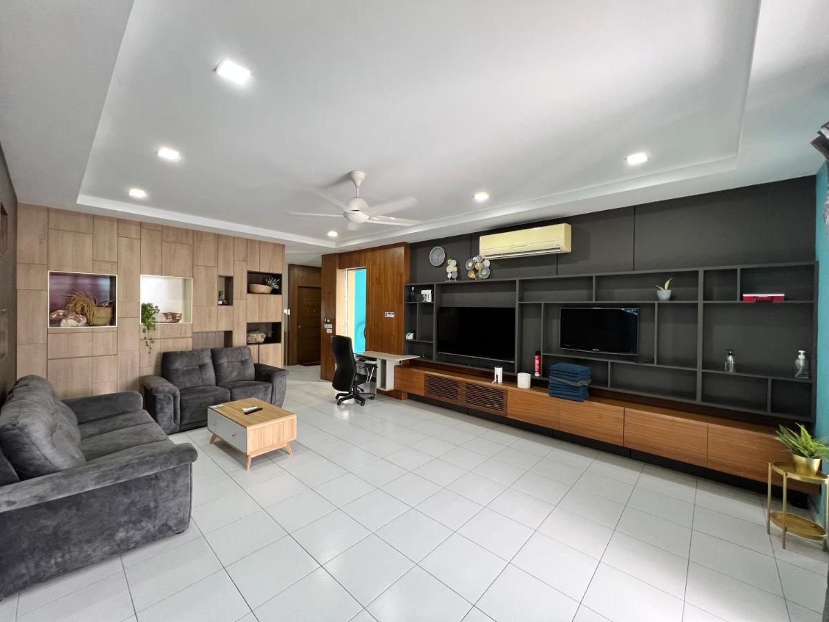 فيلا D Niice Garden View With Private Pool Bukit Indah, جوهر بهرو المظهر الخارجي الصورة
